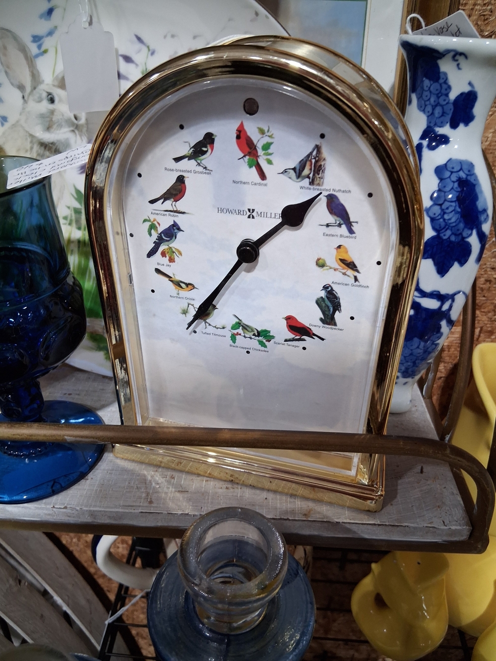 Gold Bird-Themed Mantel Clock